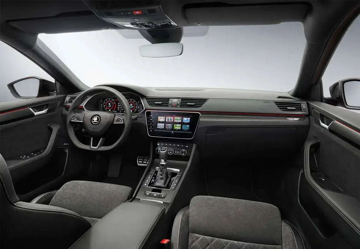 Usado Skoda Superb Style 150 CV (110 kW) 2022 Gris Familiar