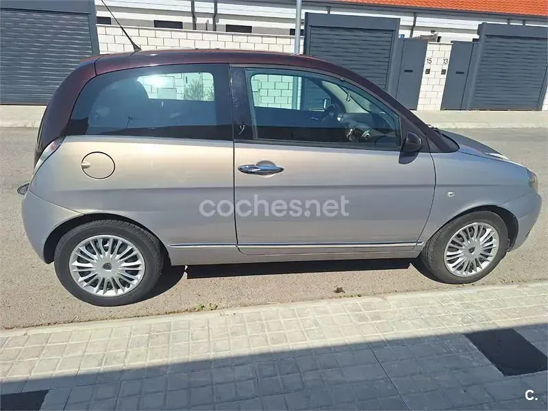 Usado Lancia Ypsilon 90 CV (66 kW) 2008 Beige Utilitario