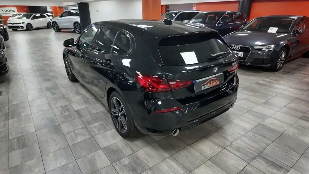Usado BMW 120 Sport Line 170 CV (125 kW) 2024 Negro Utilitario