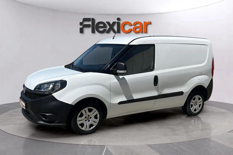 Usado Fiat Doblò Easy 106 CV (77 kW) 2022 Blanco Monovolumen