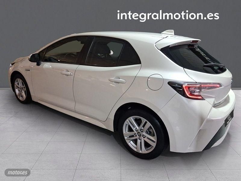 Usado Toyota Corolla Active 122 CV (89 kW) 2019 Blanco Berlina