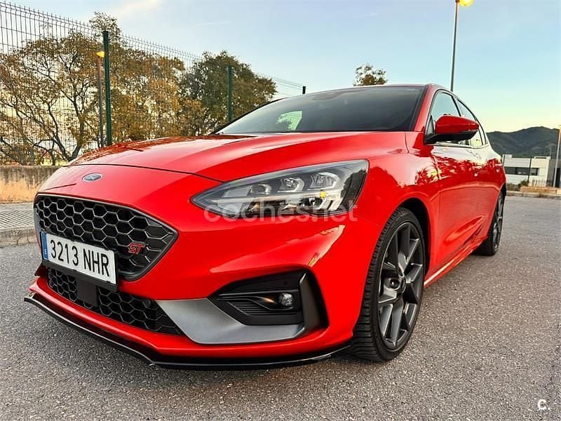 Rojo Usado 2019 Ford Focus ST Berlina | 25.000 € - Imagen 1/4