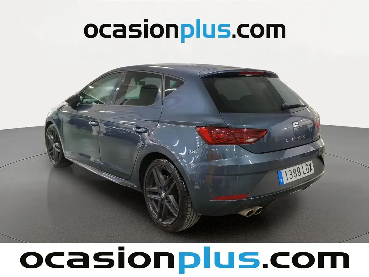 Usado Seat Leon Black Edition 150 CV (110 kW) 2020 Gris Utilitario
