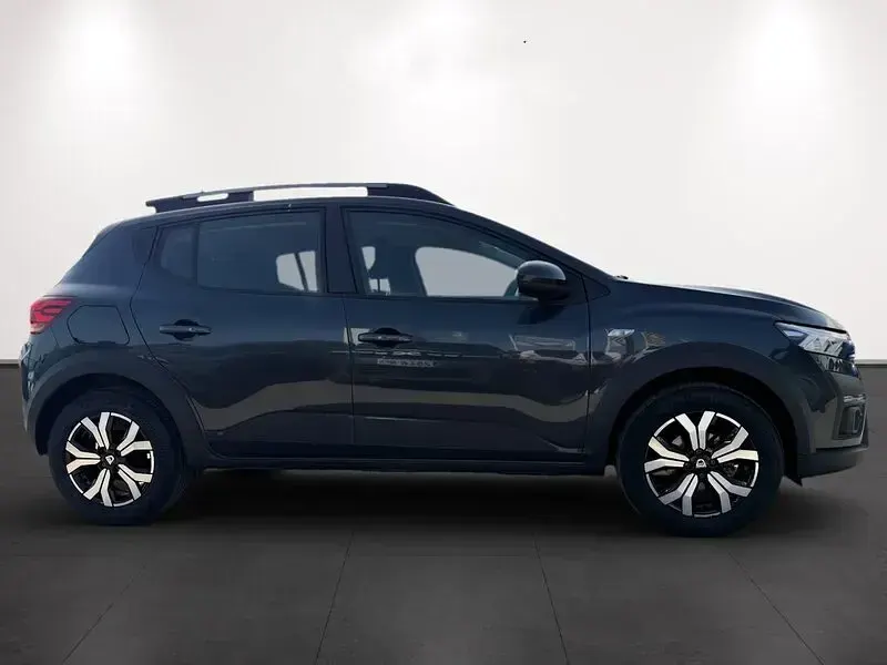 Usado Dacia Sandero Comfort 91 CV (66 kW) 2022 Gris Berlina