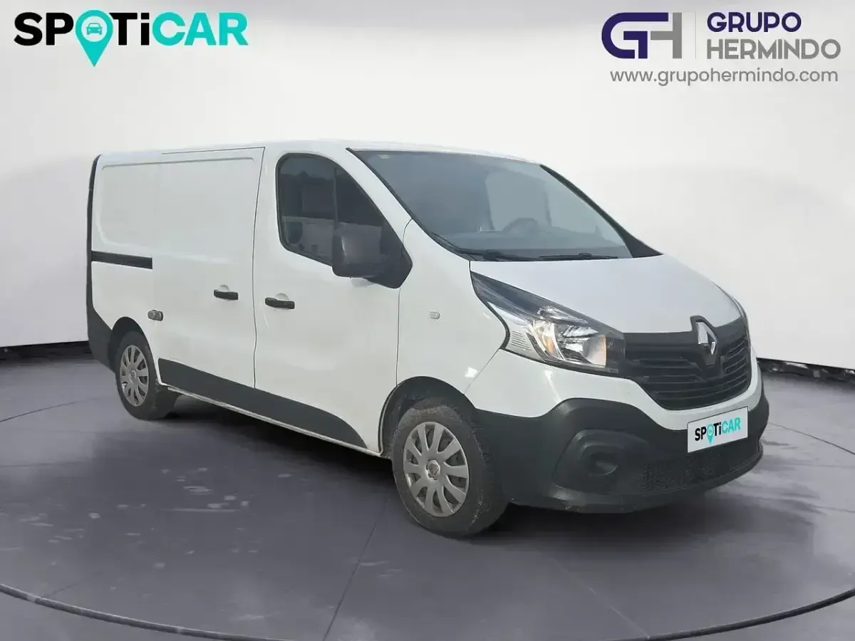 Usado Renault Trafic 120 CV (88 kW) 2018 Blanco Monovolumen