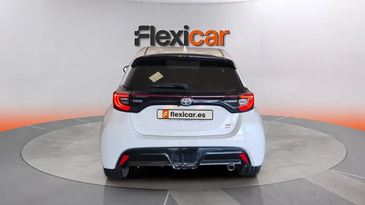 Usado Toyota Yaris Hybrid Sport 116 CV (85 kW) 2023 Blanco Berlina
