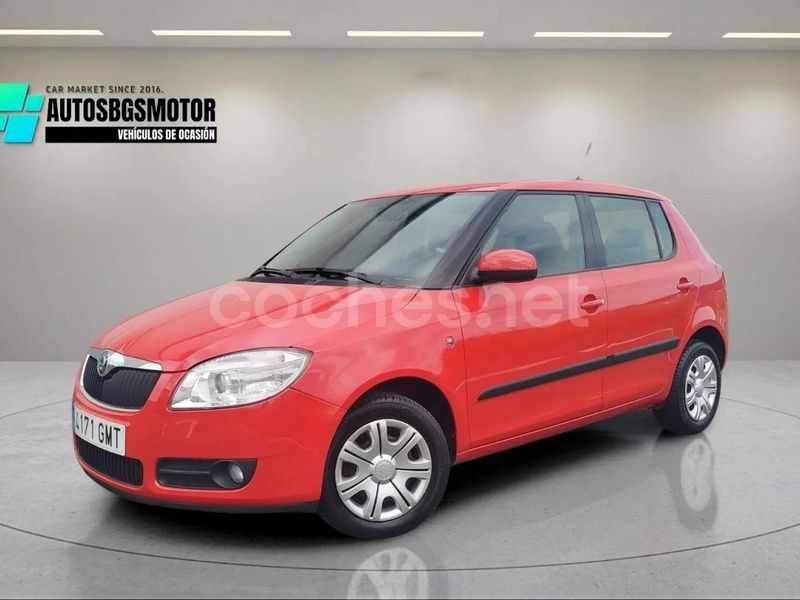 Rojo Usado 2009 Skoda Fabia Berlina | 6490 € (Un poco caro) - Imagen 1/4