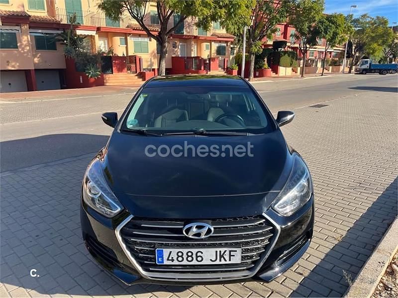 Usado Hyundai i40 141 CV (103 kW) 2015 Negro Berlina