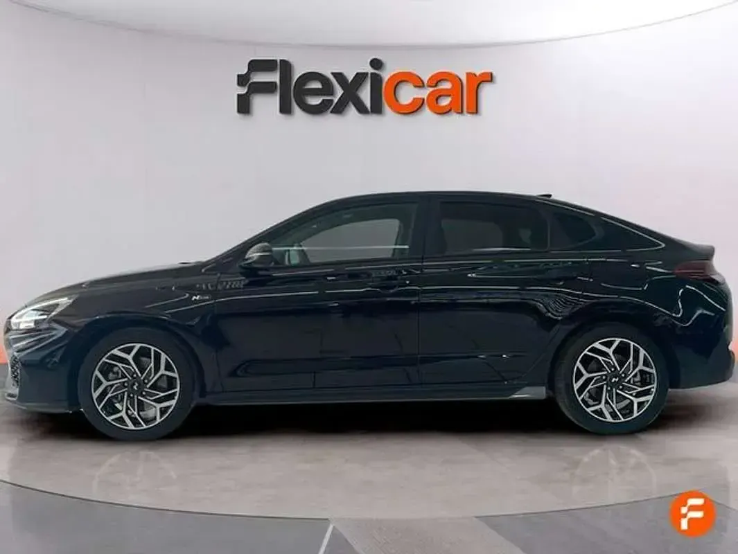 Usado Hyundai i30 N Line 101 CV (74 kW) 2025 Negro Utilitario
