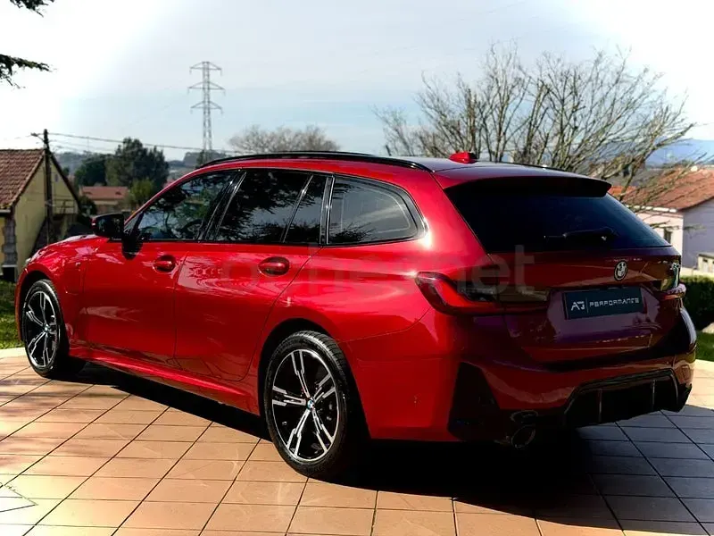 Käytetty BMW 330e Comfort Edition 292 HP (214 kW) 2025 Punainen Farmari