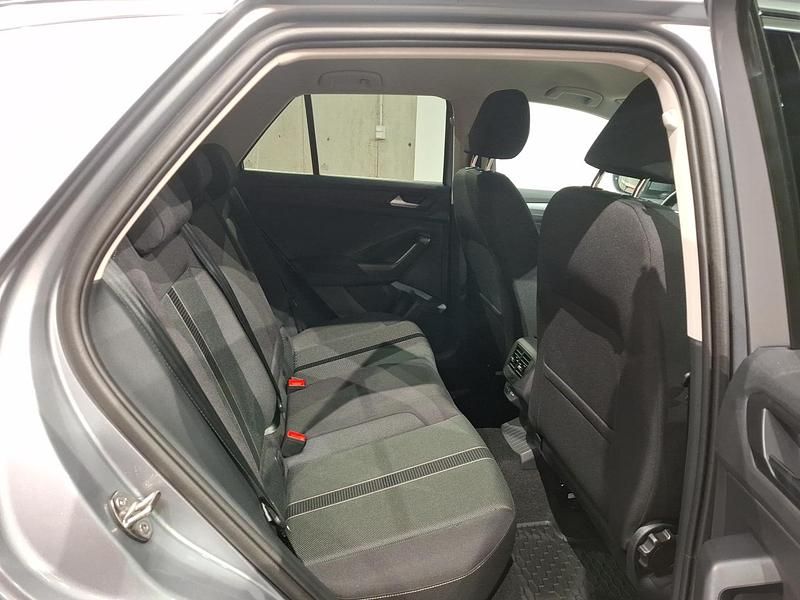 Usado VW T-Roc 150 CV (110 kW) 2025 Plata pirita metalizado SUV