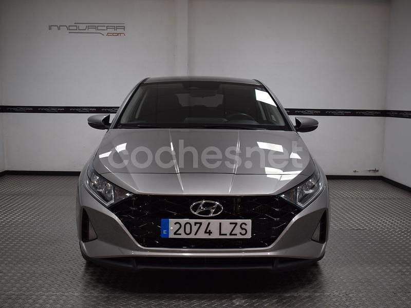 Usado Hyundai i20 100 CV (73 kW) 2022 Gris / plata Berlina