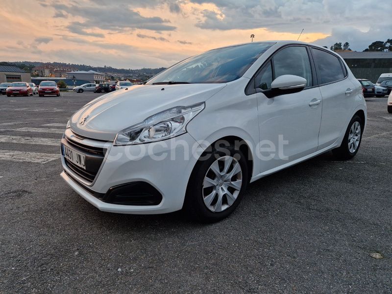 Blanco Usado 2017 Peugeot 208 Access Utilitario | 6000 € (Super precio) - Imagen 1/4