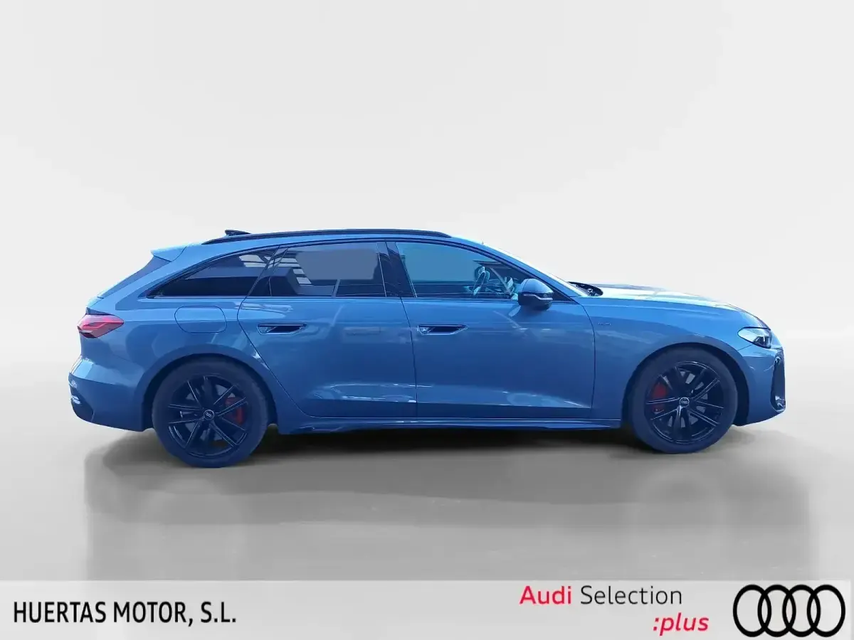 Usado Audi A5 Ambiente 367 CV (269 kW) 2025 Azul Familiar