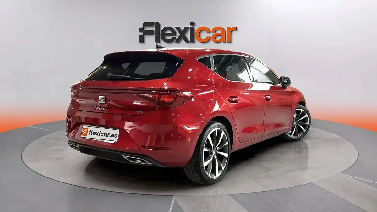 Usado Seat Leon FR 205 CV (150 kW) 2021 Granate Berlina