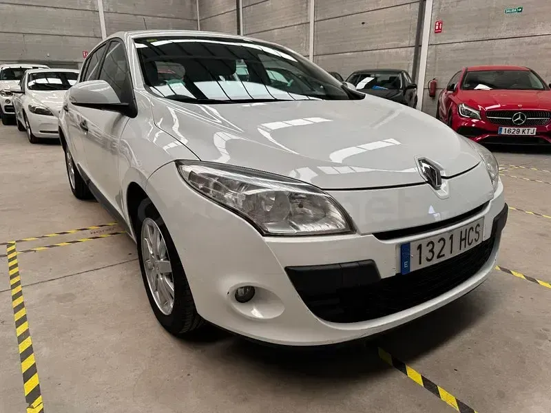 Usado Renault Mégane Authentique 100 CV (73 kW) 2011 Blanco Berlina
