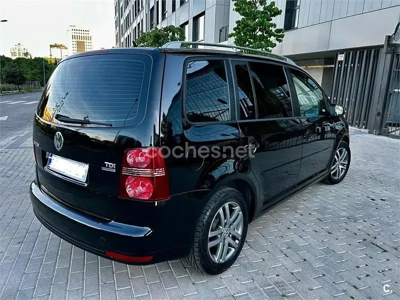 Usado VW Touran Edition 105 CV (77 kW) 2010 Negro Monovolumen