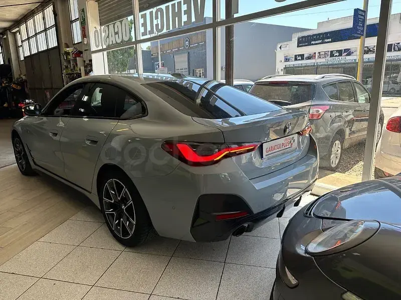 Usado BMW 218 150 CV (110 kW) 2023 Gris / plata Familiar