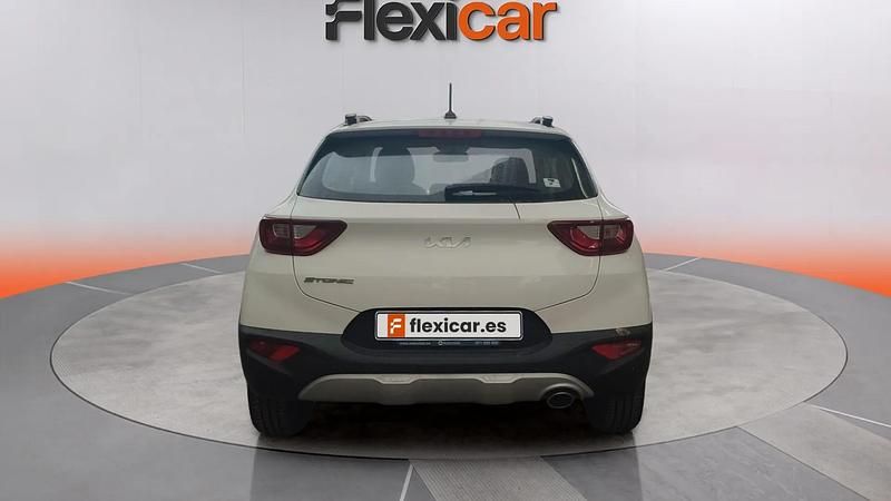 Usado Kia Stonic 84 CV (61 kW) 2022 Blanco SUV