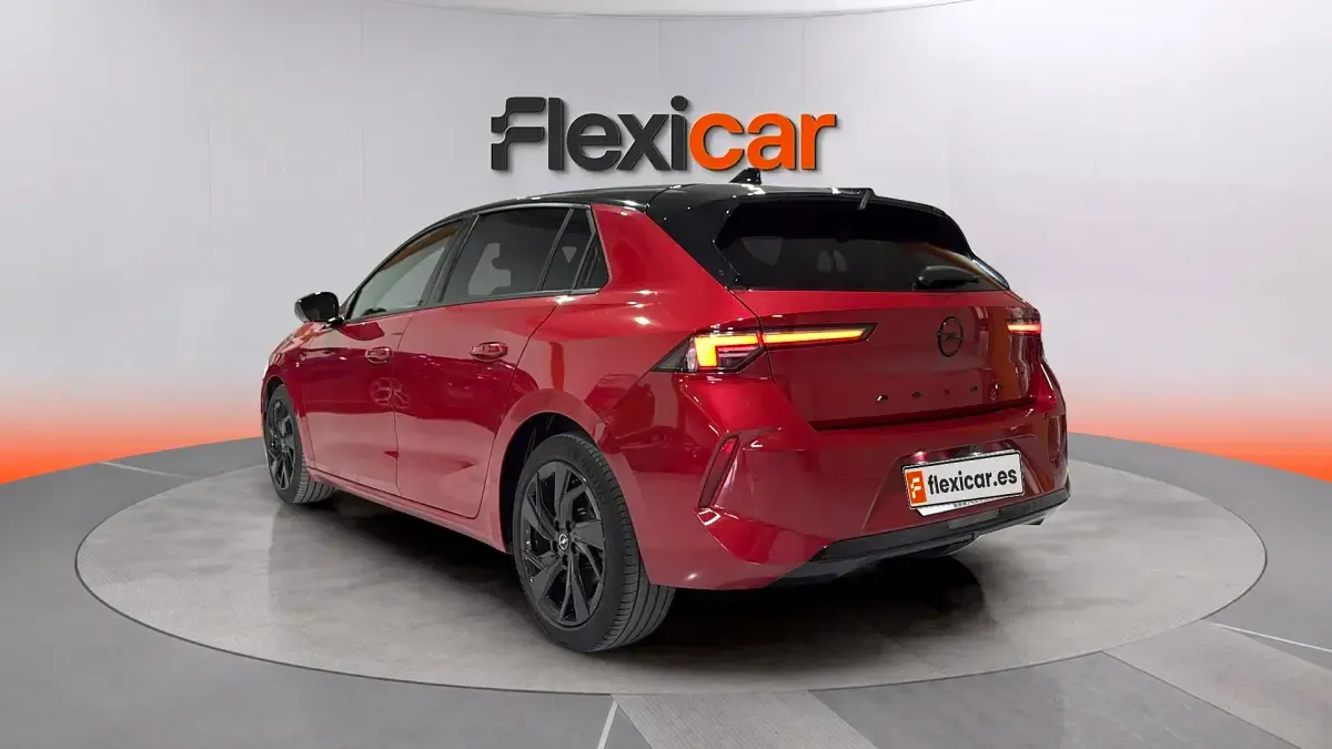 Usado Opel Astra Edition 131 CV (96 kW) 2022 Rojo Utilitario