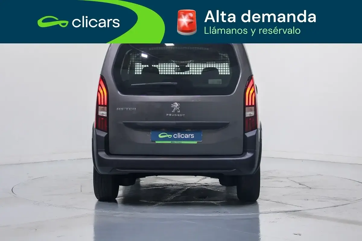 Usado Peugeot Rifter Business-Line 100 CV (73 kW) 2023 Gris Monovolumen