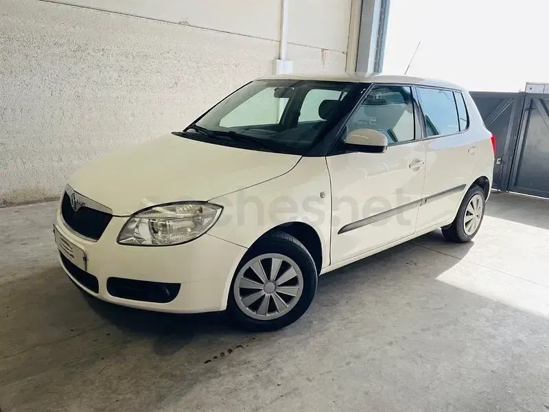 Usado Skoda Fabia 60 CV (44 kW) 2010 Blanco Berlina