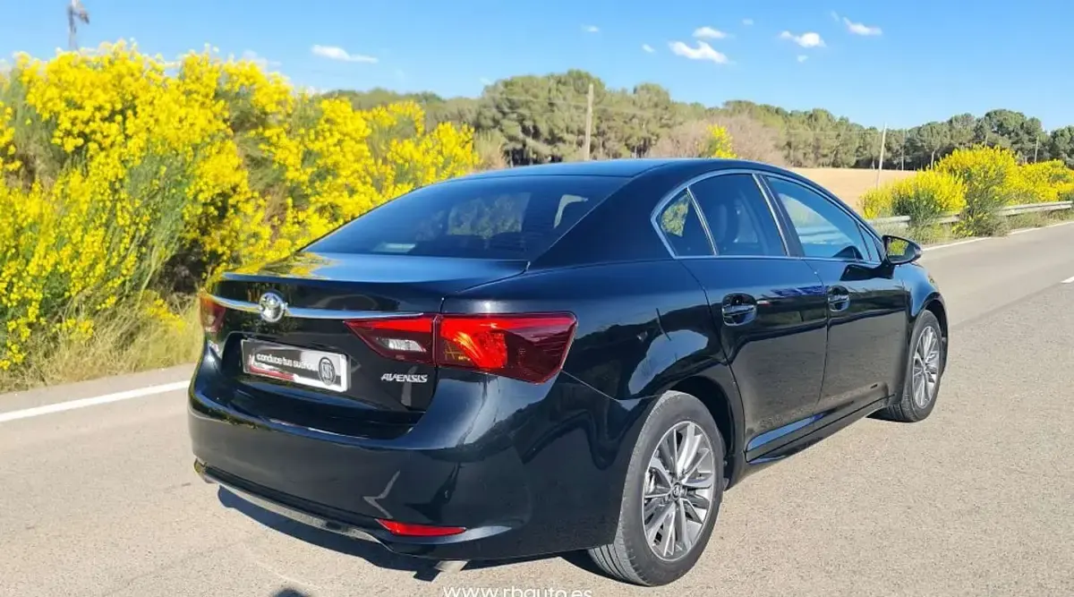 Usado Toyota Avensis Executive 143 CV (105 kW) 2016 Negro Berlina