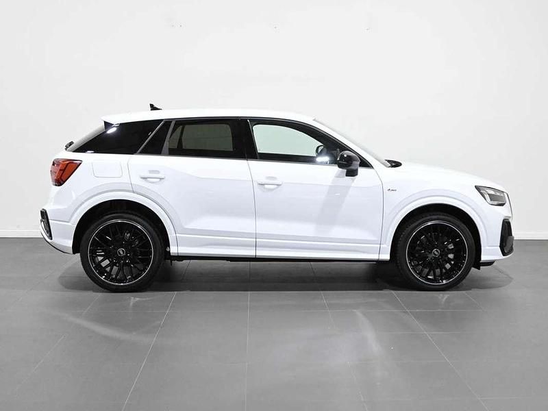 Usado Audi Q2 Black Edition 150 CV (110 kW) 2025 Blanco SUV