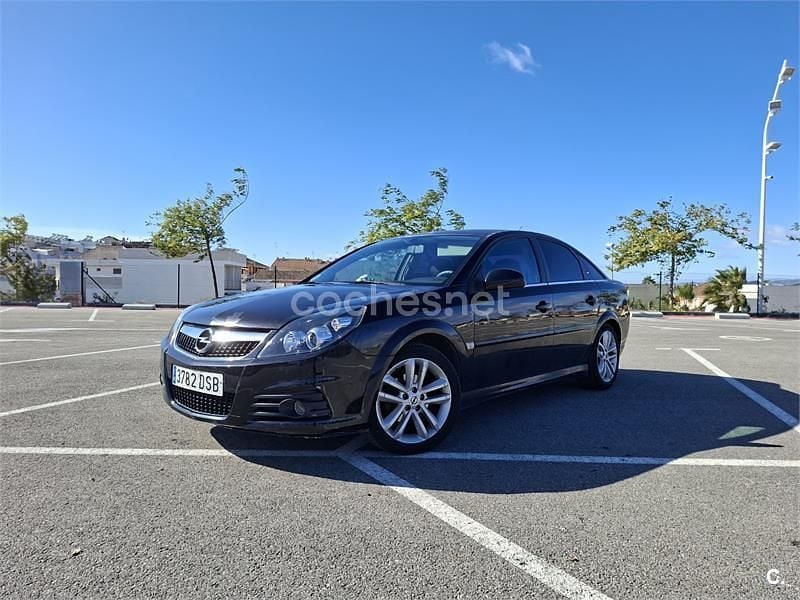 Usado Opel Vectra Sport 120 CV (88 kW) 2005 Negro Berlina