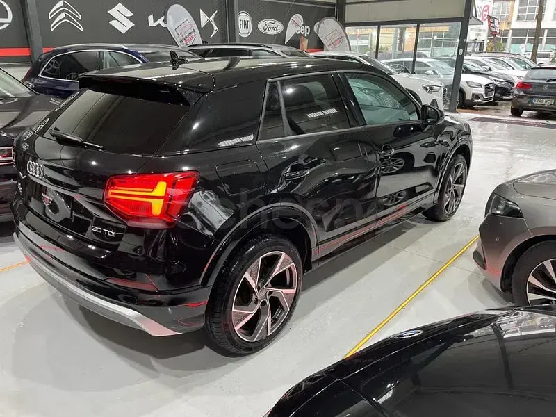 Usado Audi Q2 Sport 116 CV (85 kW) 2020 Negro SUV