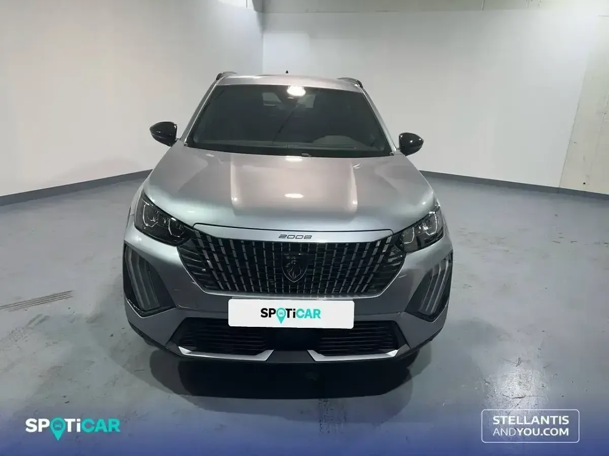 Usado Peugeot 2008 Allure 100 CV (73 kW) 2023 Gris SUV