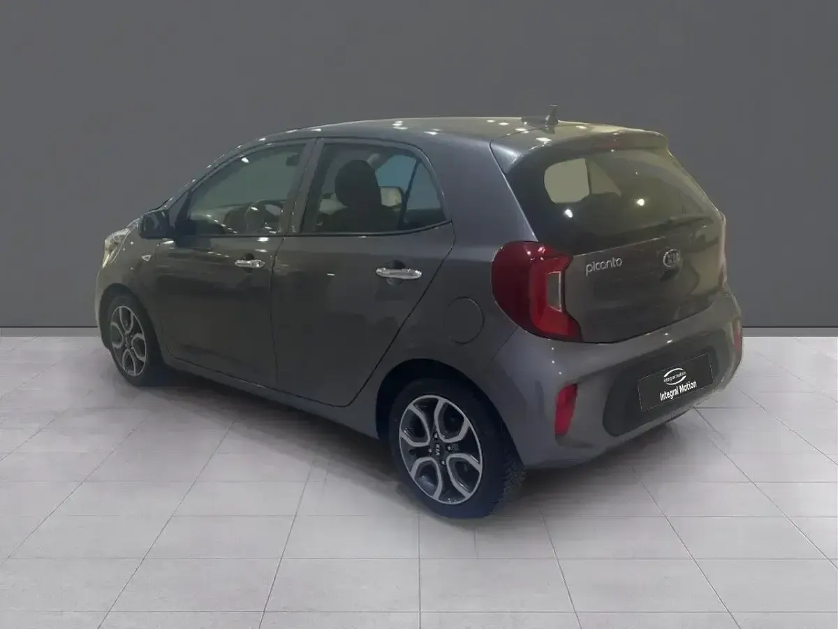 Usado Kia Picanto 66 CV (48 kW) 2020 Gris Utilitario