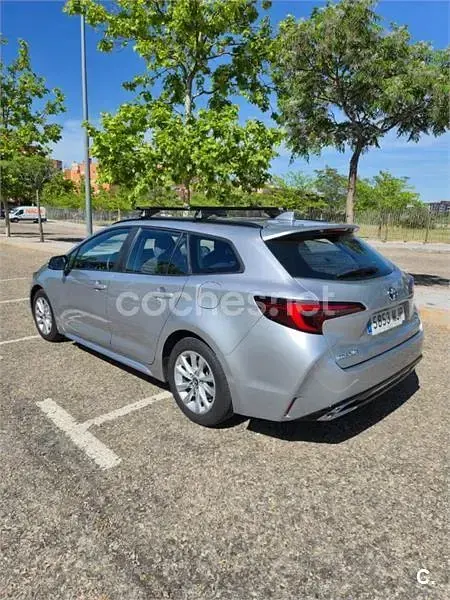 Usado Toyota Corolla Active 140 CV (102 kW) 2023 Gris / plata Familiar