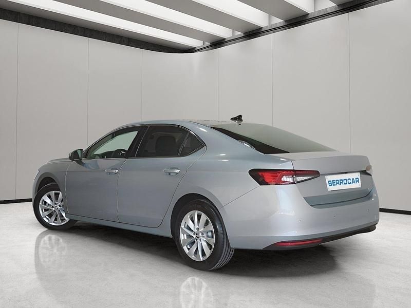 Usado Skoda Superb Selection 150 CV (110 kW) 2024 Gris Familiar