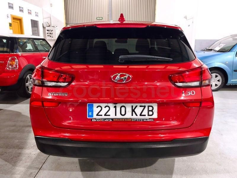 Usado Hyundai i30 116 CV (85 kW) 2019 Granate Familiar