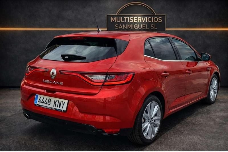 Usado Renault Kadjar Zen 132 CV (97 kW) 2015 Rojo SUV