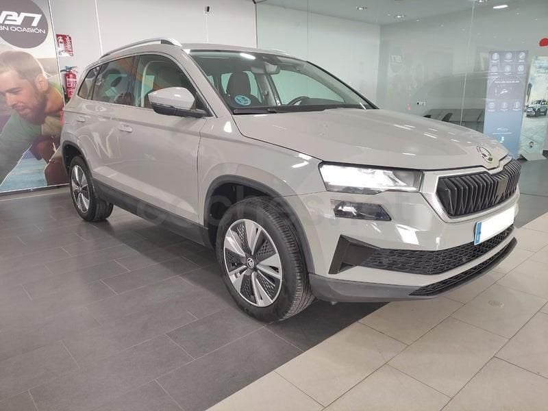 Usado Skoda Karoq Ambition 115 CV (84 kW) 2022 Gris / plata SUV