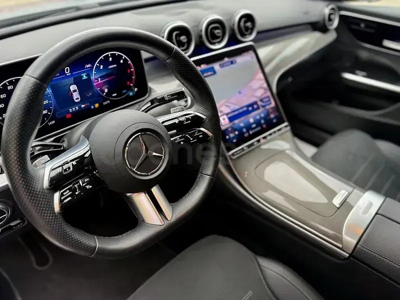 Usado Mercedes C200 163 CV (119 kW) 2025 Gris / plata Berlina
