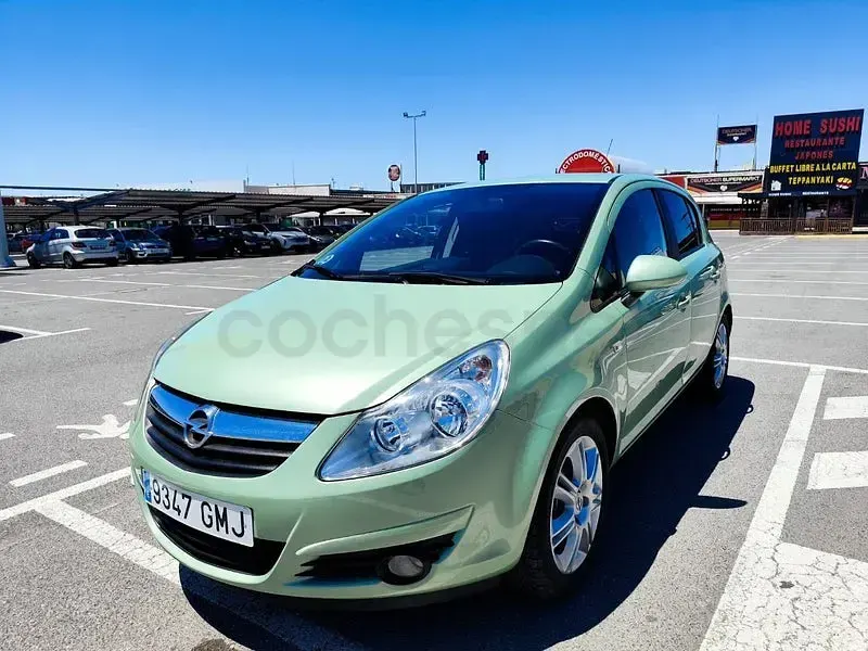 Usado Opel Corsa 90 CV (66 kW) 2009 Verde Utilitario