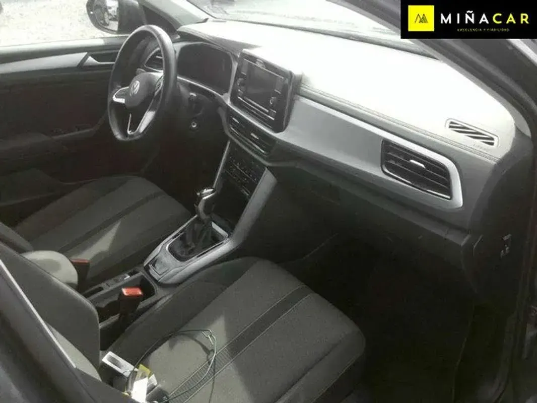 Usado VW T-Roc Life 150 CV (110 kW) 2023 Gris SUV