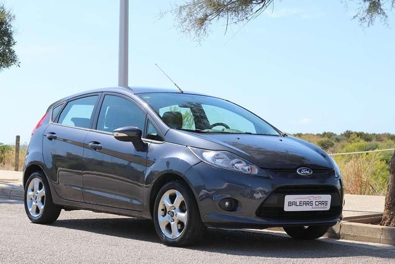 Azul Usado 2010 Ford Fiesta Trend Utilitario | 6995 € (Un poco caro) - Imagen 1/4
