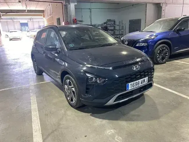 Usado Hyundai Bayon 79 CV (58 kW) 2024 Gris SUV