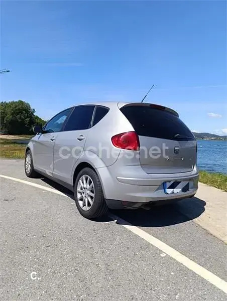 Usado Seat Altea Ecomotive 105 CV (77 kW) 2010 Beige Monovolumen