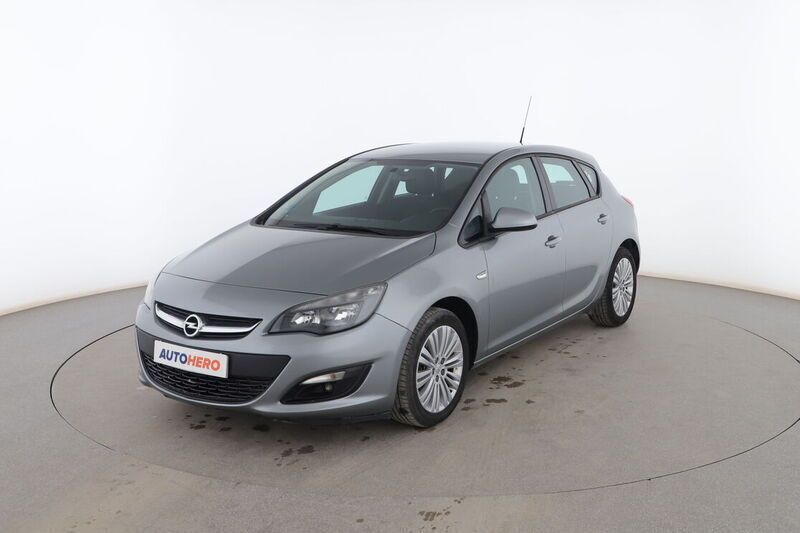 Gris Usado 2015 Opel Astra Selective Utilitario | 9099 € (Precio justo) - Imagen 1/4