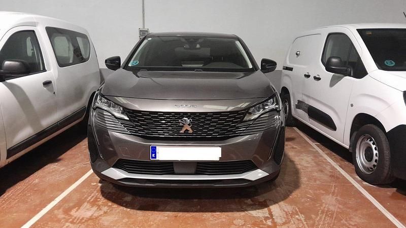 Usado Peugeot 5008 130 CV (95 kW) 2022 Gris SUV
