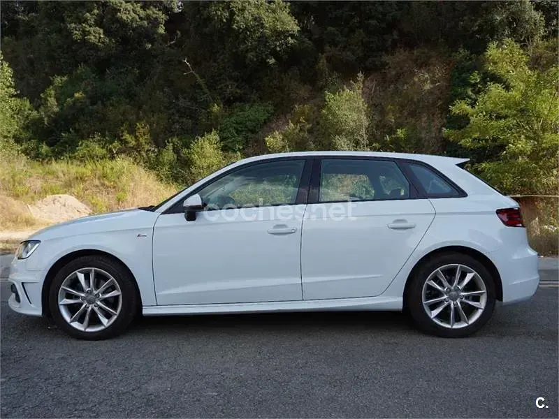 Usado Audi A3 Ambition 110 CV (80 kW) 2015 Blanco Berlina