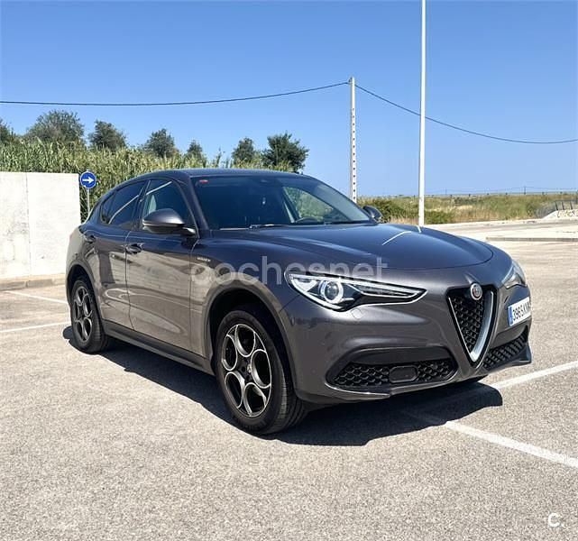 Gris / plata Usado 2018 Alfa Romeo Stelvio SUV | 24.500 € (Precio justo) - Imagen 1/4