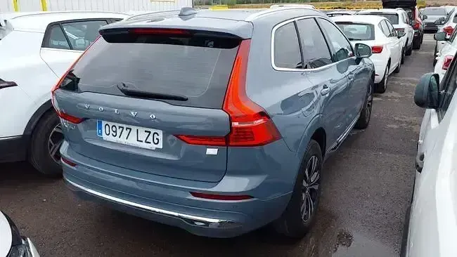 Usado Volvo XC60 Core 351 CV (258 kW) 2022 Amarillo SUV