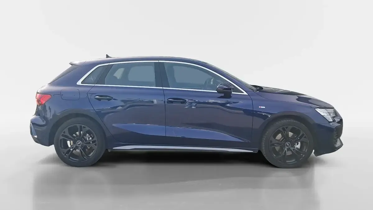 Usado Audi A3 Sport 204 CV (150 kW) 2025 Azul Berlina