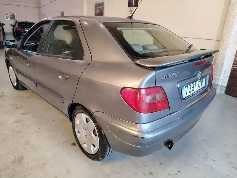 Begagnad Citroën Xsara 90 HK (66 kW) 2004 Grå Sedan